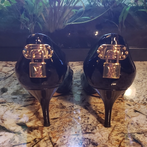 ⭐ SOLD ⭐ Authentic Louis Vuitton Heels - Picture 3 of 12